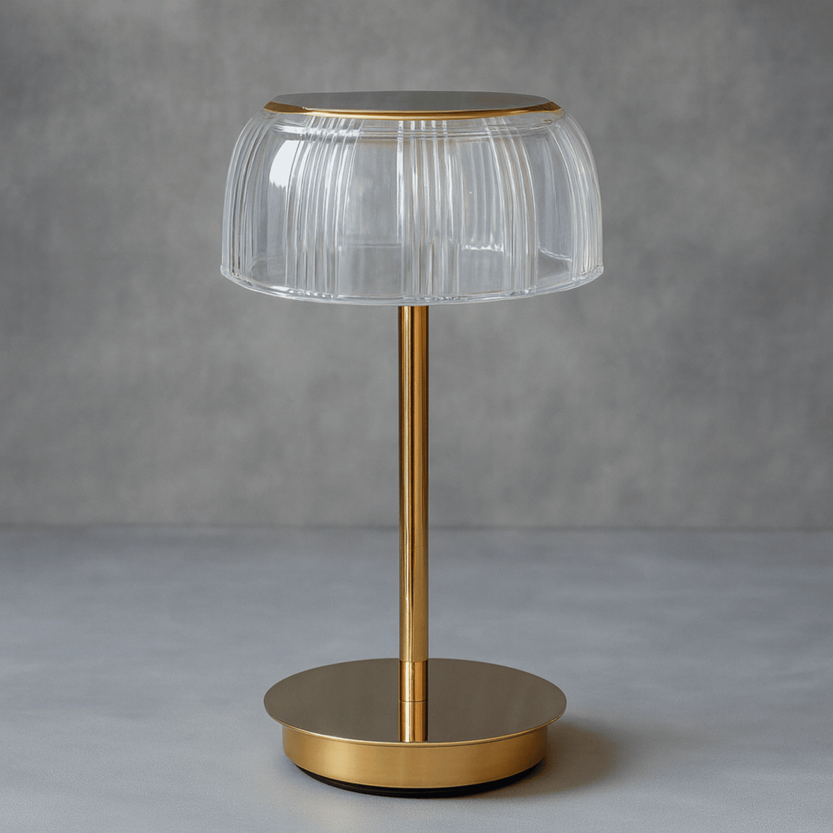 Oplaadbare LED Tafel Lamp met Geribbelde Kap en Metalen Basis