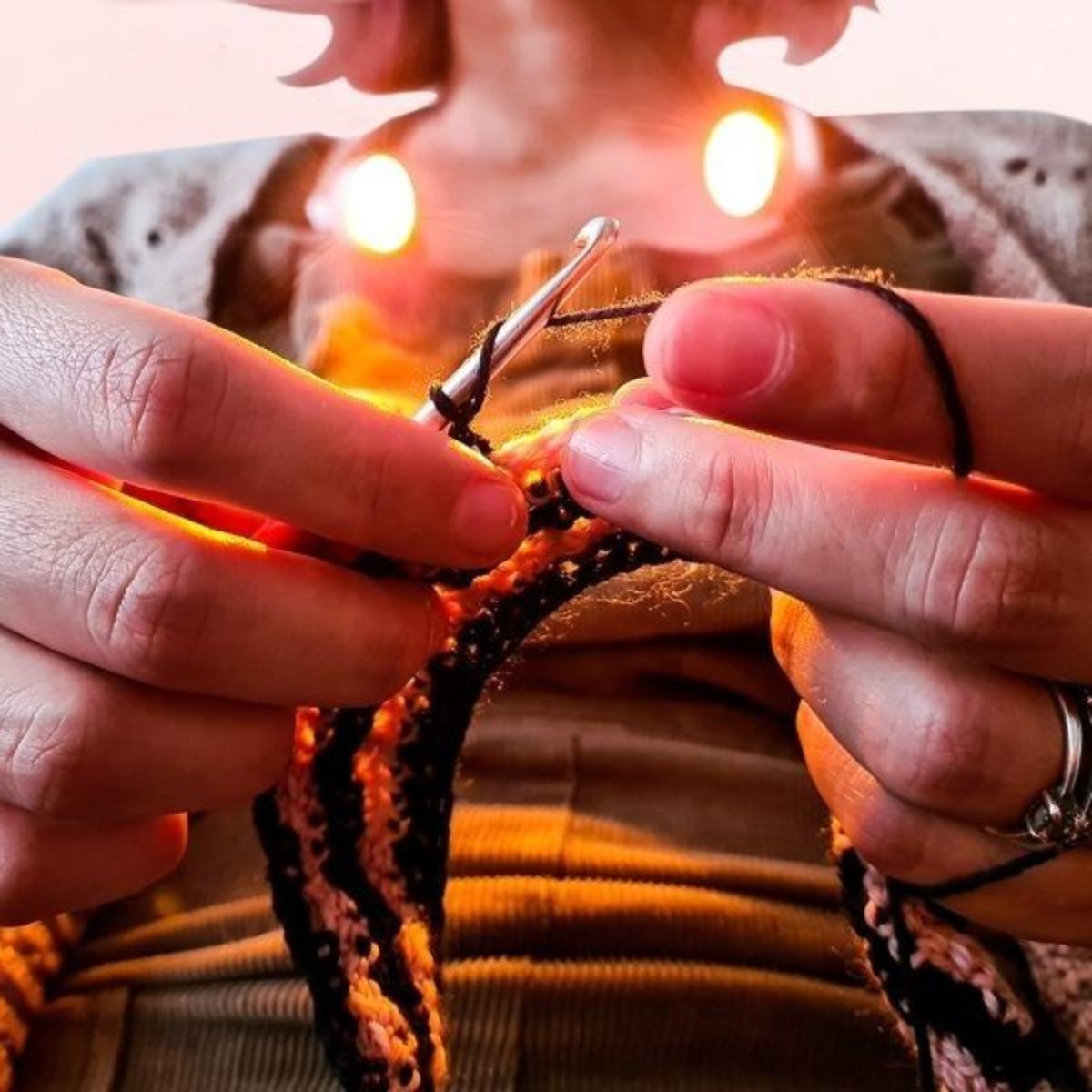 LumiKnit Neklamp