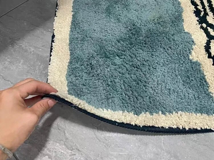NordicFlow – Luxe Handgemaakte Badmat met Abstract Design voor Stijlvolle Badkamers