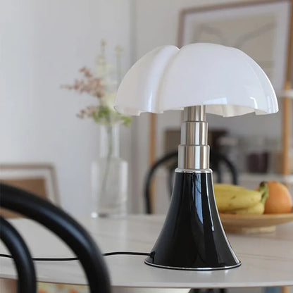 BloomSphere – Luxe Tafellamp met Verfijnd Bloemdesign