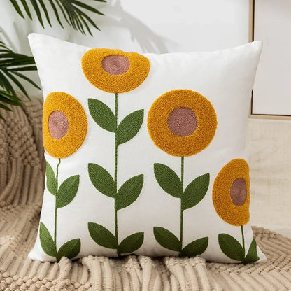 BloomLinen – Geborduurde Kussenhoes van Katoen Canvas met Landelijke Bloemenpracht