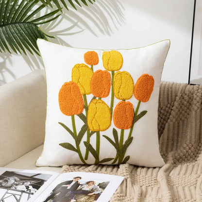 BloomLinen – Geborduurde Kussenhoes van Katoen Canvas met Landelijke Bloemenpracht