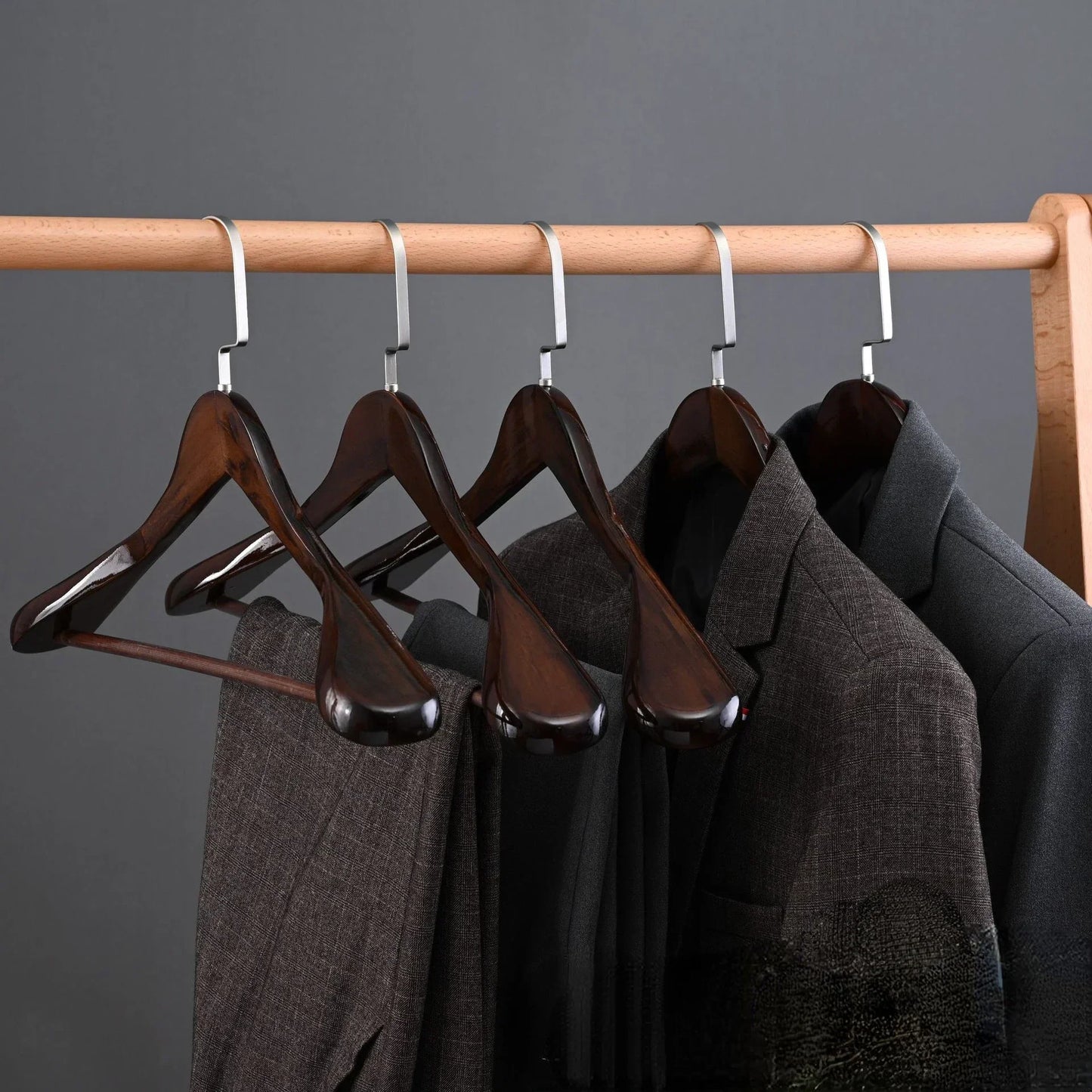 Oaklee Élite – Luxe Houten Kledinghangers met Verfijnd Design