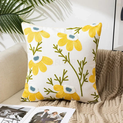 BloomLinen – Geborduurde Kussenhoes van Katoen Canvas met Landelijke Bloemenpracht