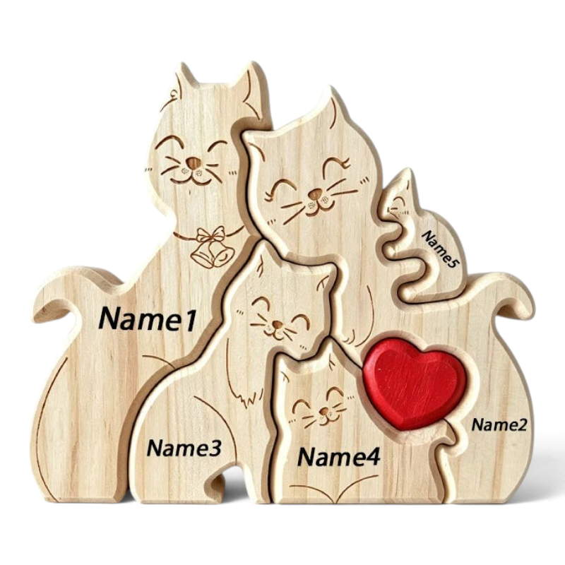 By Levin gepersonaliseerde houten kattenfamilie puzzel met gegraveerde namen en een rood hart als decoratie