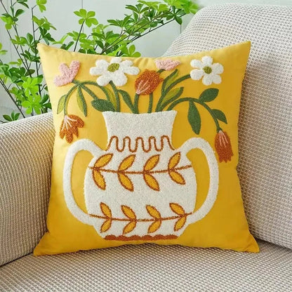 BloomLinen – Geborduurde Kussenhoes van Katoen Canvas met Landelijke Bloemenpracht