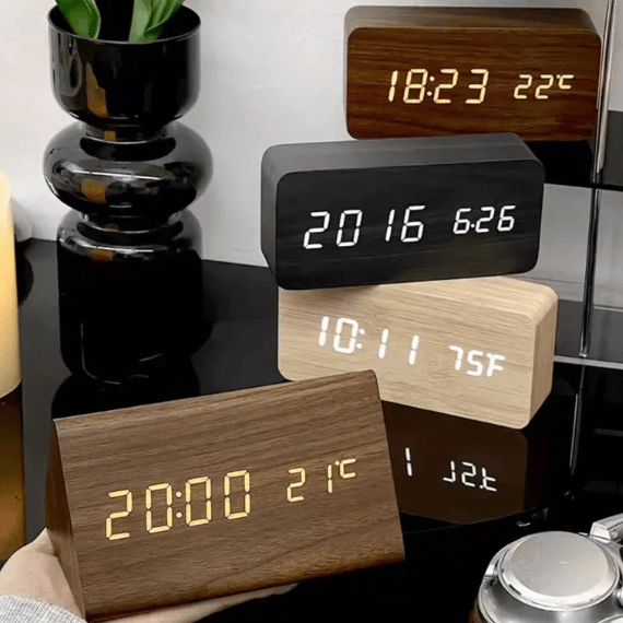 WoodSense LED houten klok - Stemgestuurd & stijlvol voor elke kamer