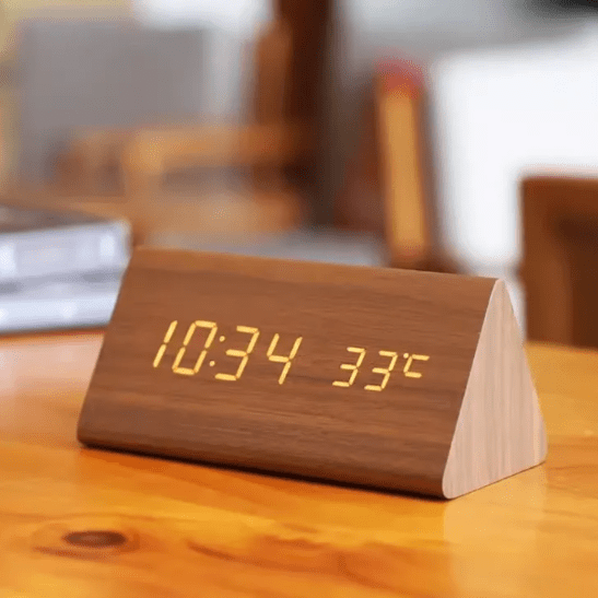 WoodSense LED houten klok - Stemgestuurd & stijlvol voor elke kamer