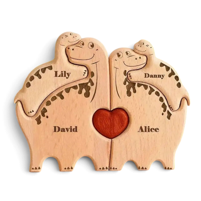 By Levin gepersonaliseerde houten dinosaurus familie puzzel met gegraveerde namen en een rood hartje als decoratie.