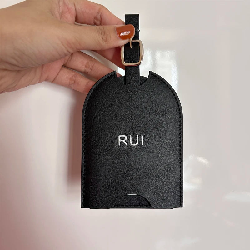 Personaliseer initialen bagagelabel op maat LOGO letter mannen vrouwen koffer naam bagagelabel PU vliegtuig labels reisaccessoires
