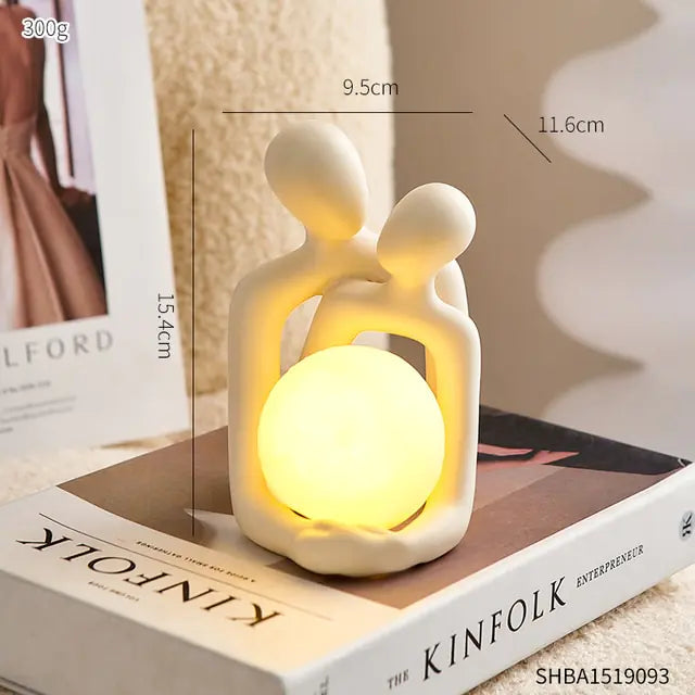 Omhelzend Koppel Decoratieve Lamp