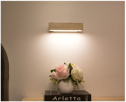 LumiHout – Luxe Wandlamp met Draaibare LED Verlichting