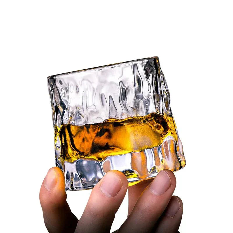 RippleGlaze – Textured Whisky Glass met Draaiend Ontwerp voor Elegante Sips