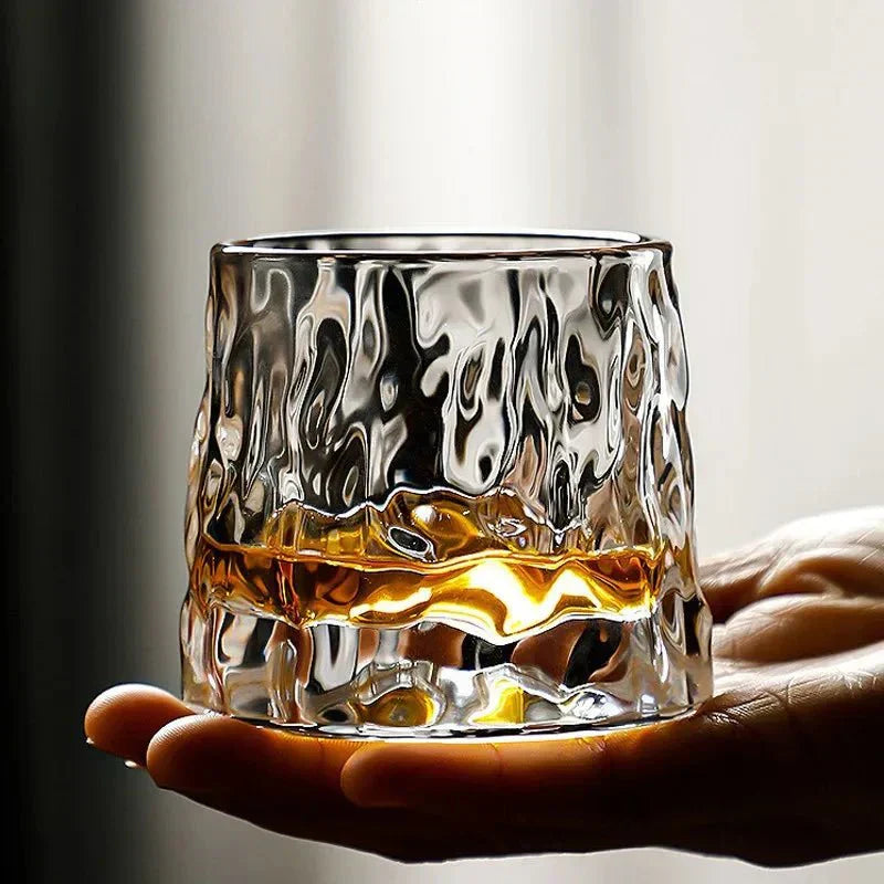 RippleGlaze – Textured Whisky Glass met Draaiend Ontwerp voor Elegante Sips